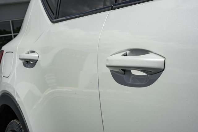 2025 Volvo XC40 Plus photo 13