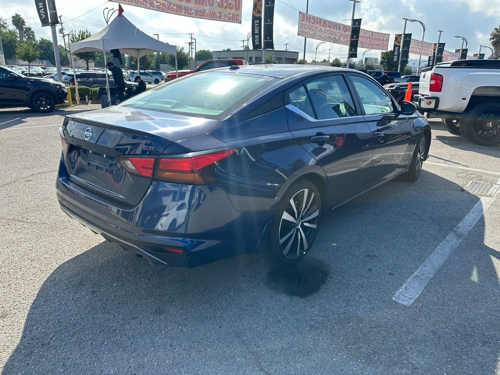 2022 Nissan Altima 2.5 SR photo 3