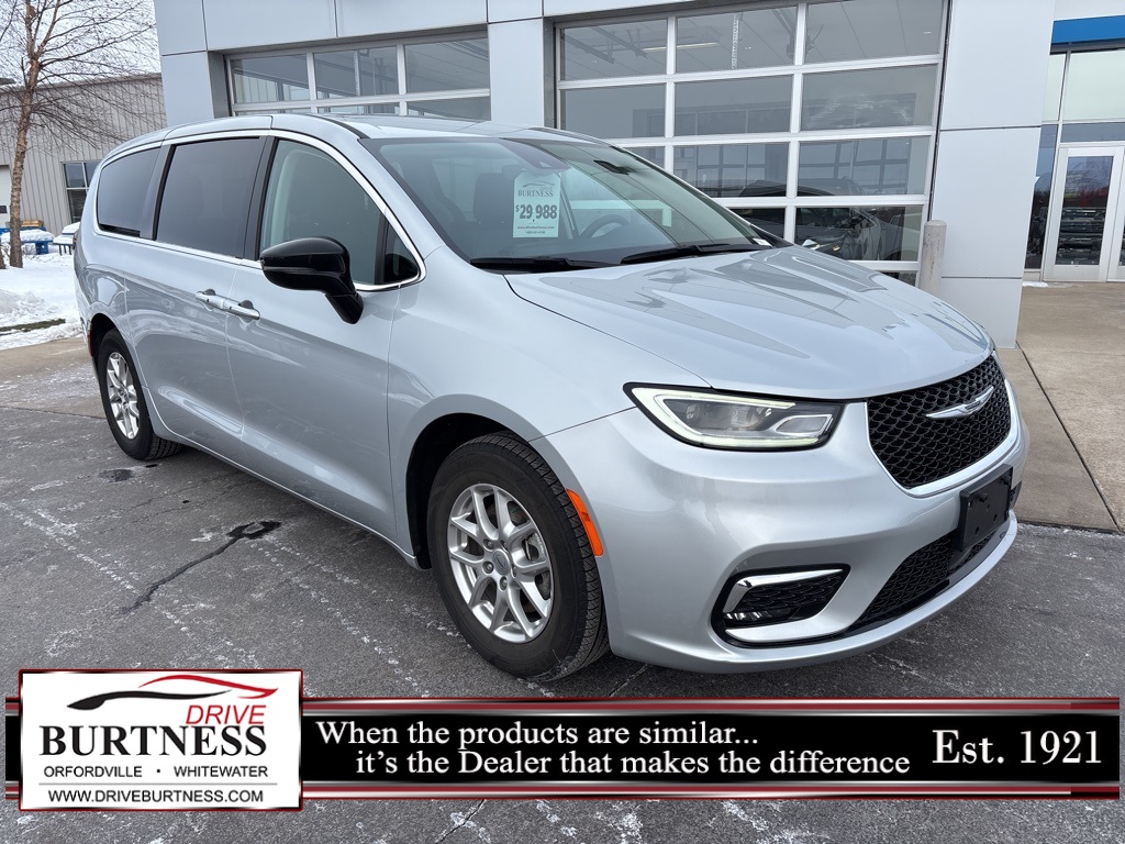 2024 Chrysler Pacifica Touring L's photo