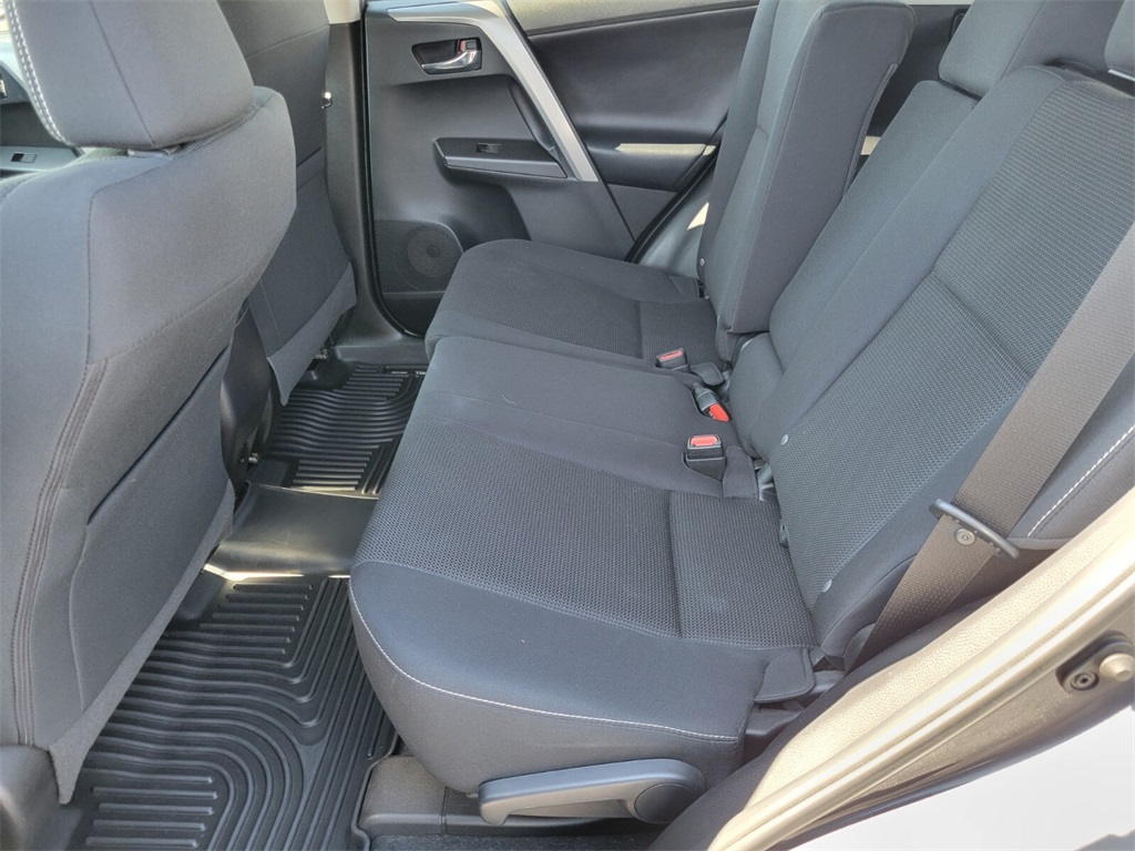 2018 Toyota RAV4 XLE photo 12