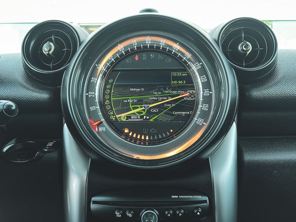 2016 Mini Countryman photo 17