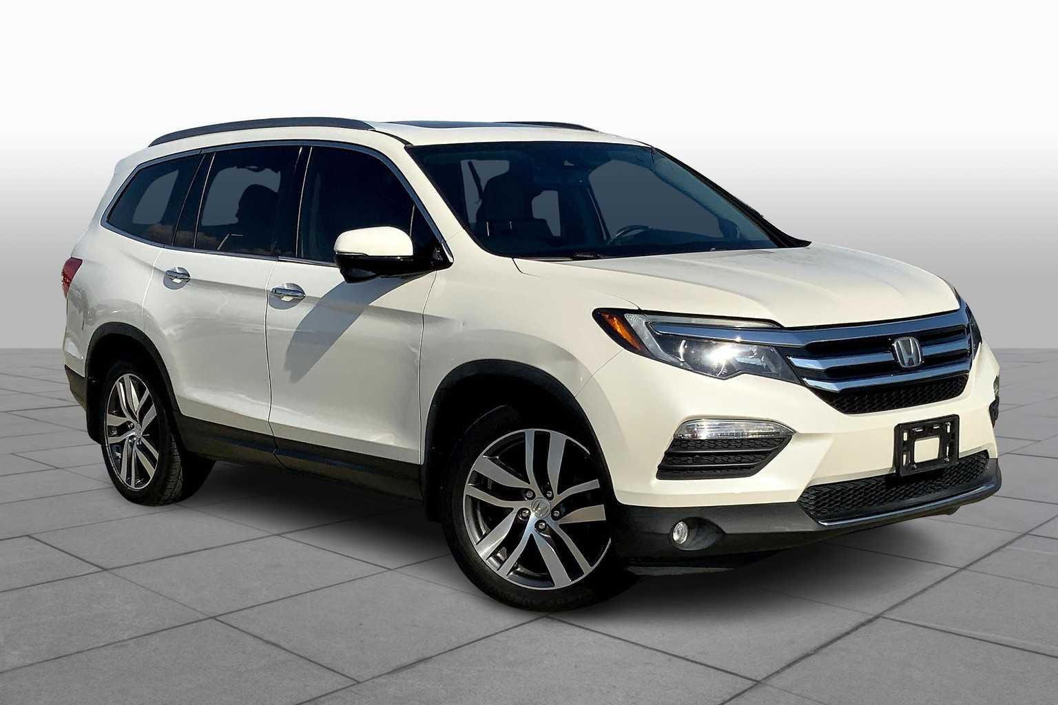2018 Honda Pilot Touring photo 2