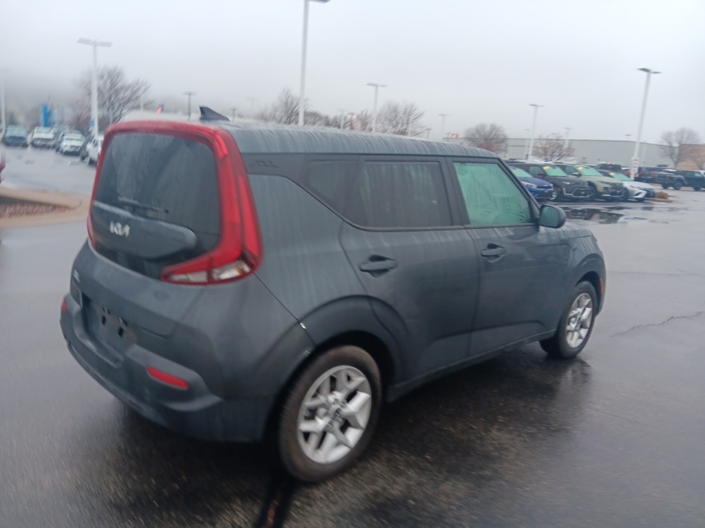 2022 Kia Soul LX photo 3