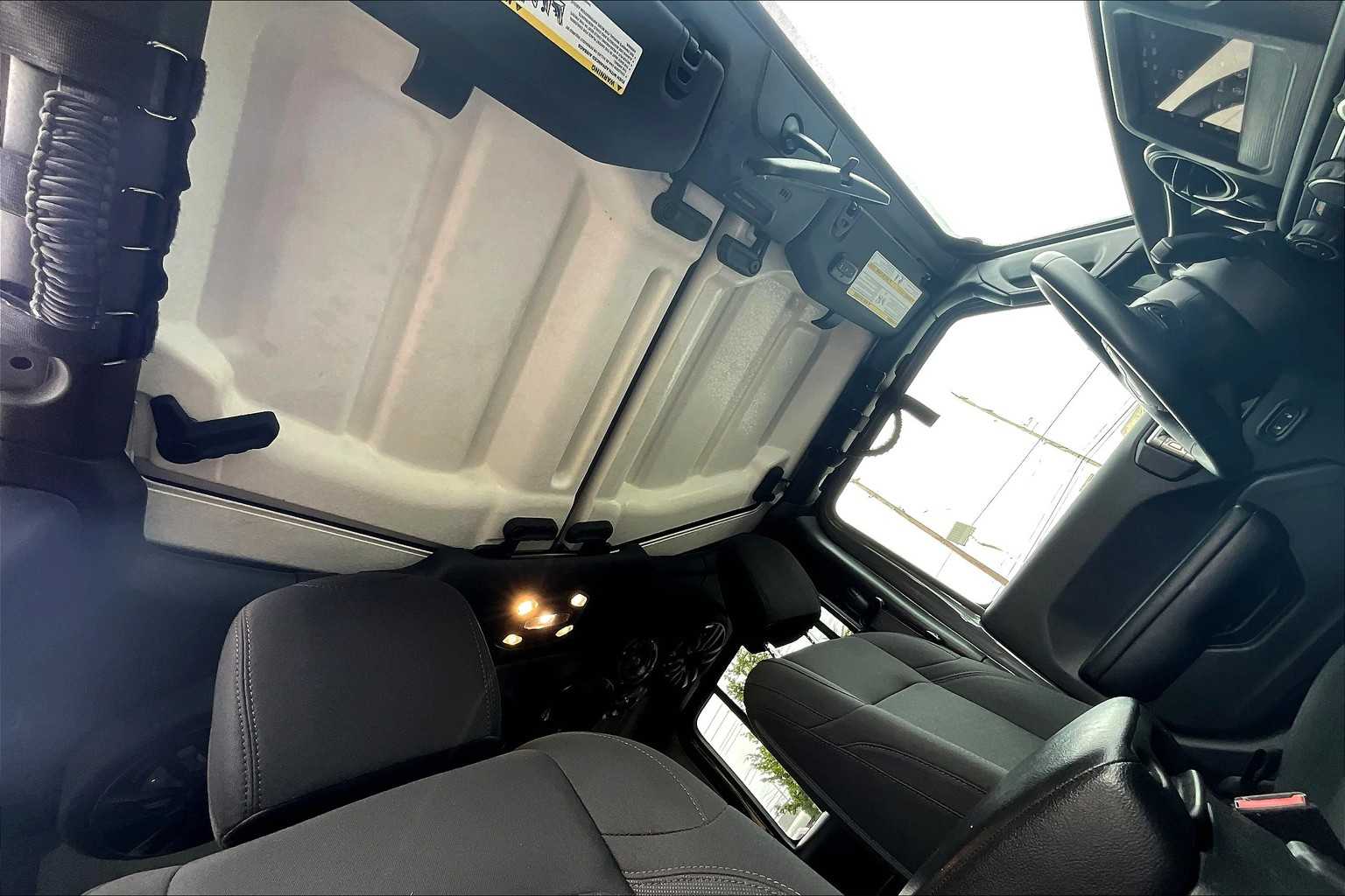 2021 Jeep Gladiator Willys photo 13