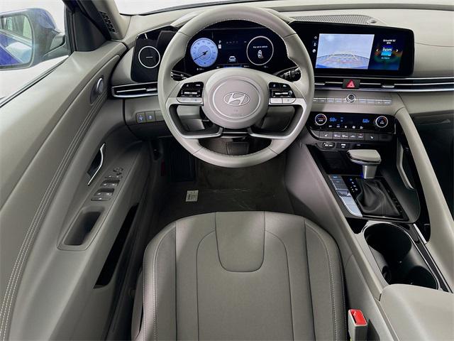 2025 Hyundai Elantra SEL Convenience photo 30