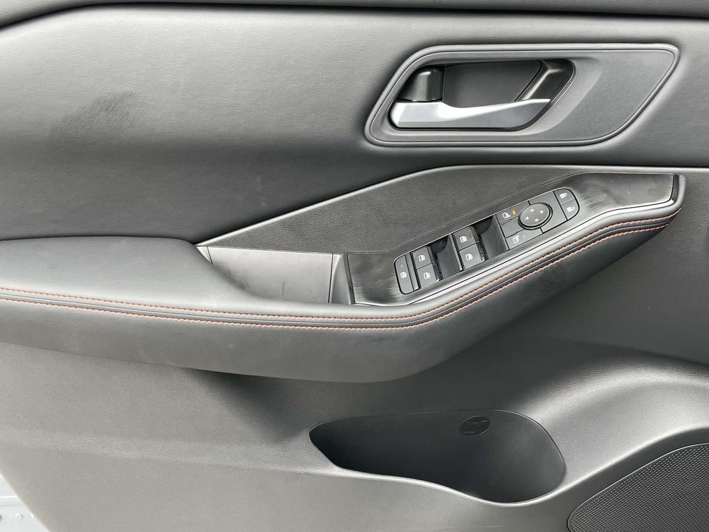 2026 Nissan Rogue SV photo 11