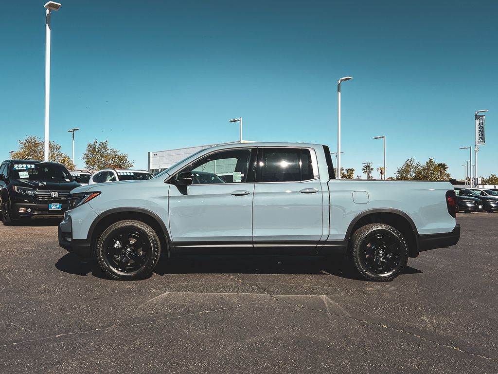 2025 Honda Ridgeline Black Edition photo 2