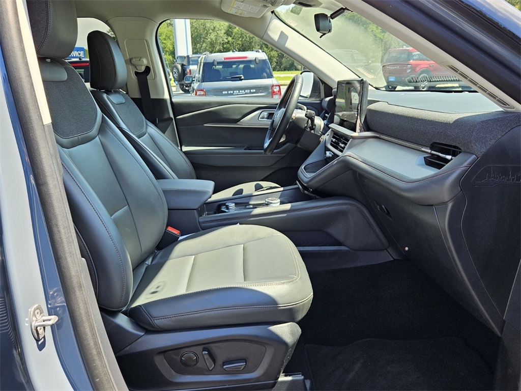 2025 Ford Explorer photo 13