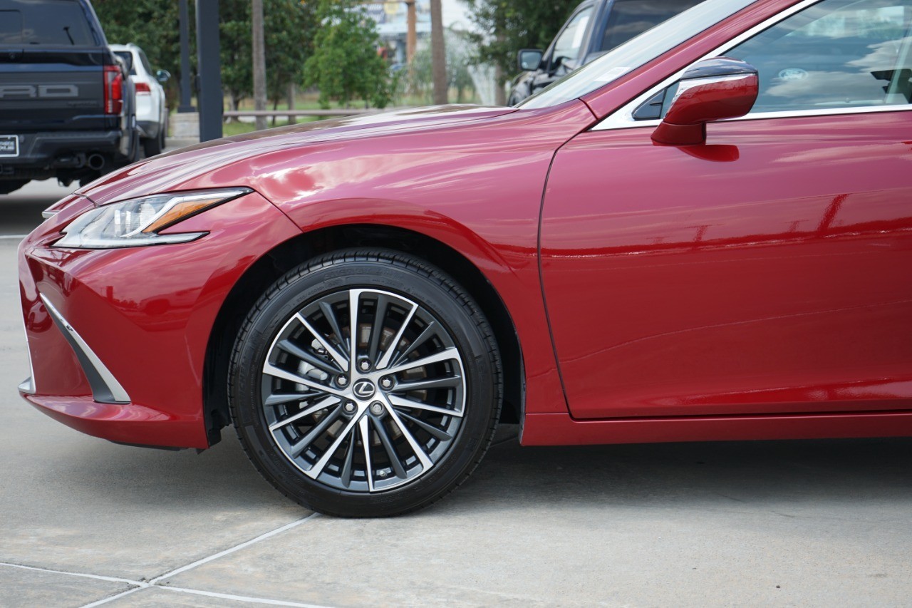 2025 Lexus ES 350 photo 10