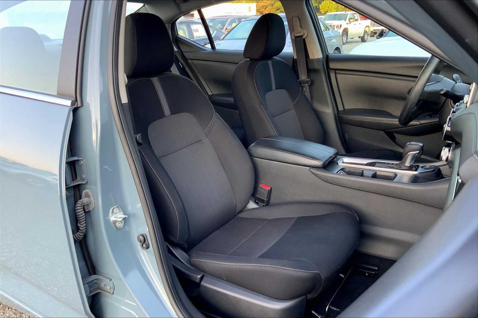 2024 Nissan Sentra SV photo 8