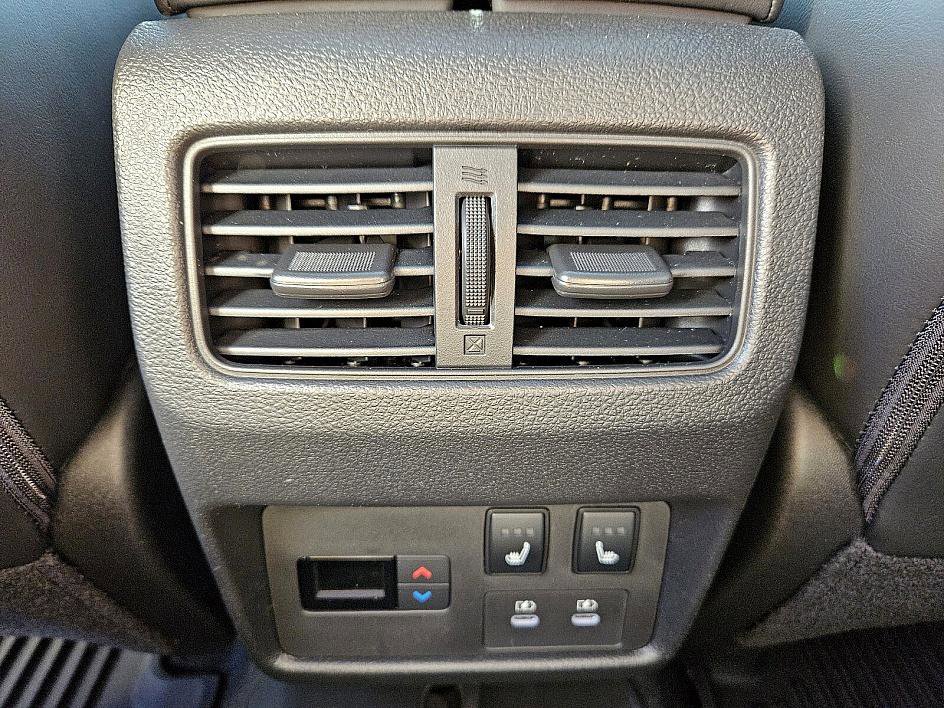 2025 Nissan Rogue Platinum photo 12