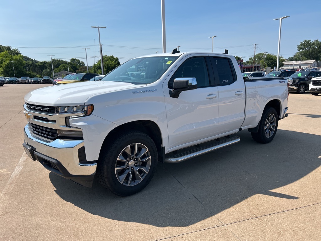 Used 2021 Chevrolet Silverado 1500 LT with VIN 1GCRYDED9MZ359769 for sale in Winona, Minnesota