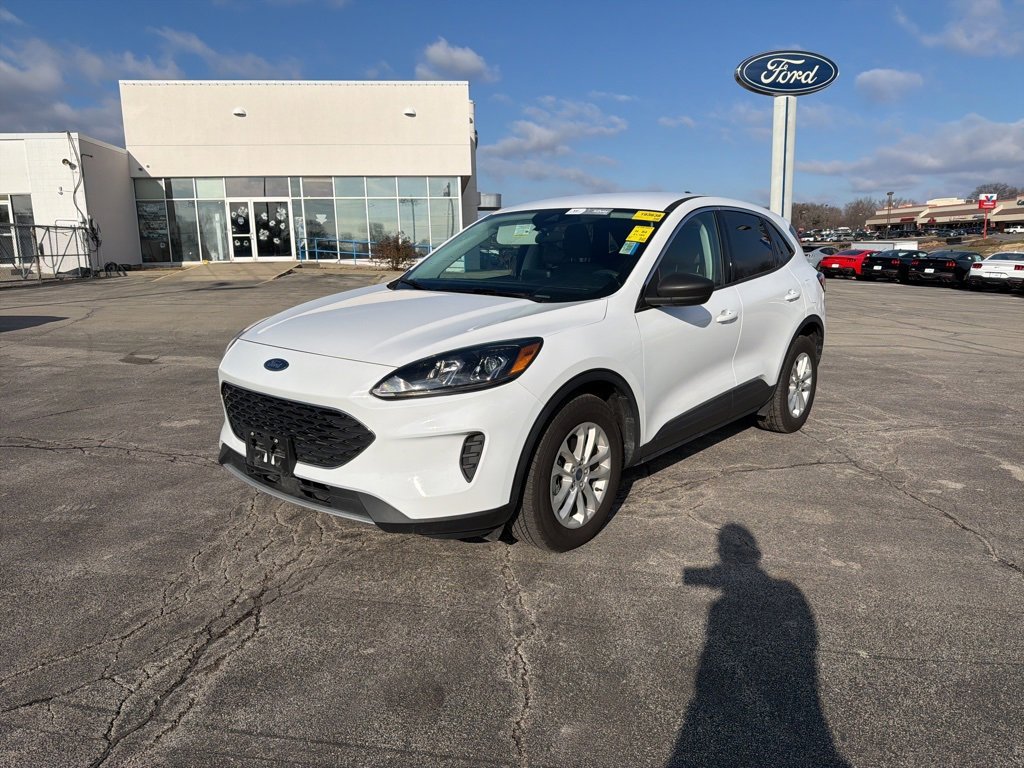 Used 2022 Ford Escape SE with VIN 1FMCU0BZ0NUB27260 for sale in Kansas City