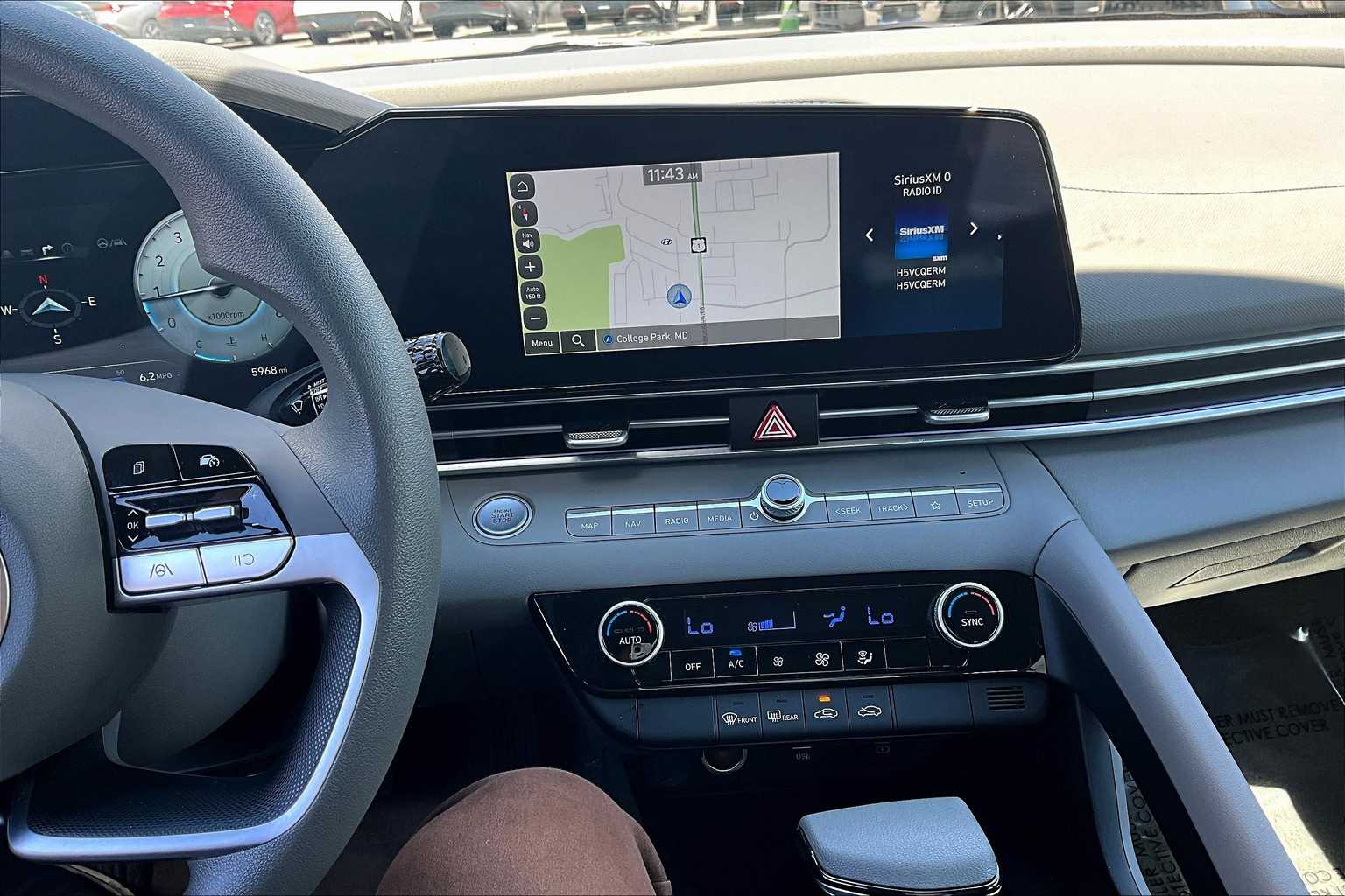2024 Hyundai Elantra SEL photo 6