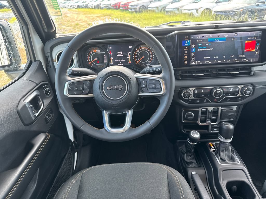 2024 Jeep Wrangler Sahara photo 23