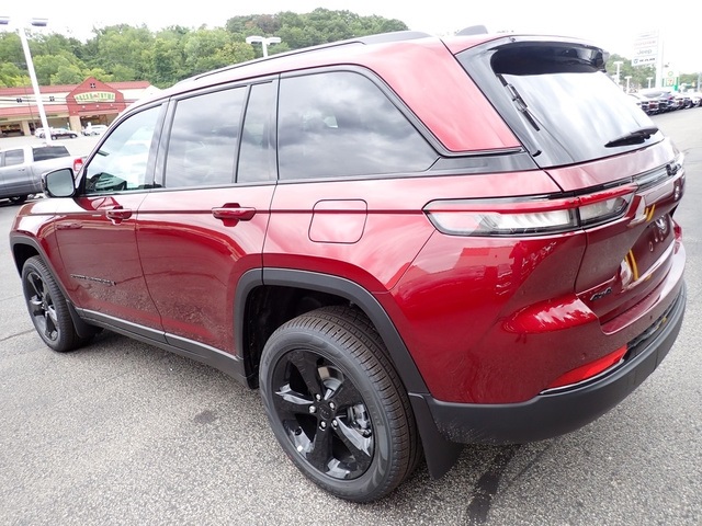2025 Jeep Grand Cherokee Limited photo 2