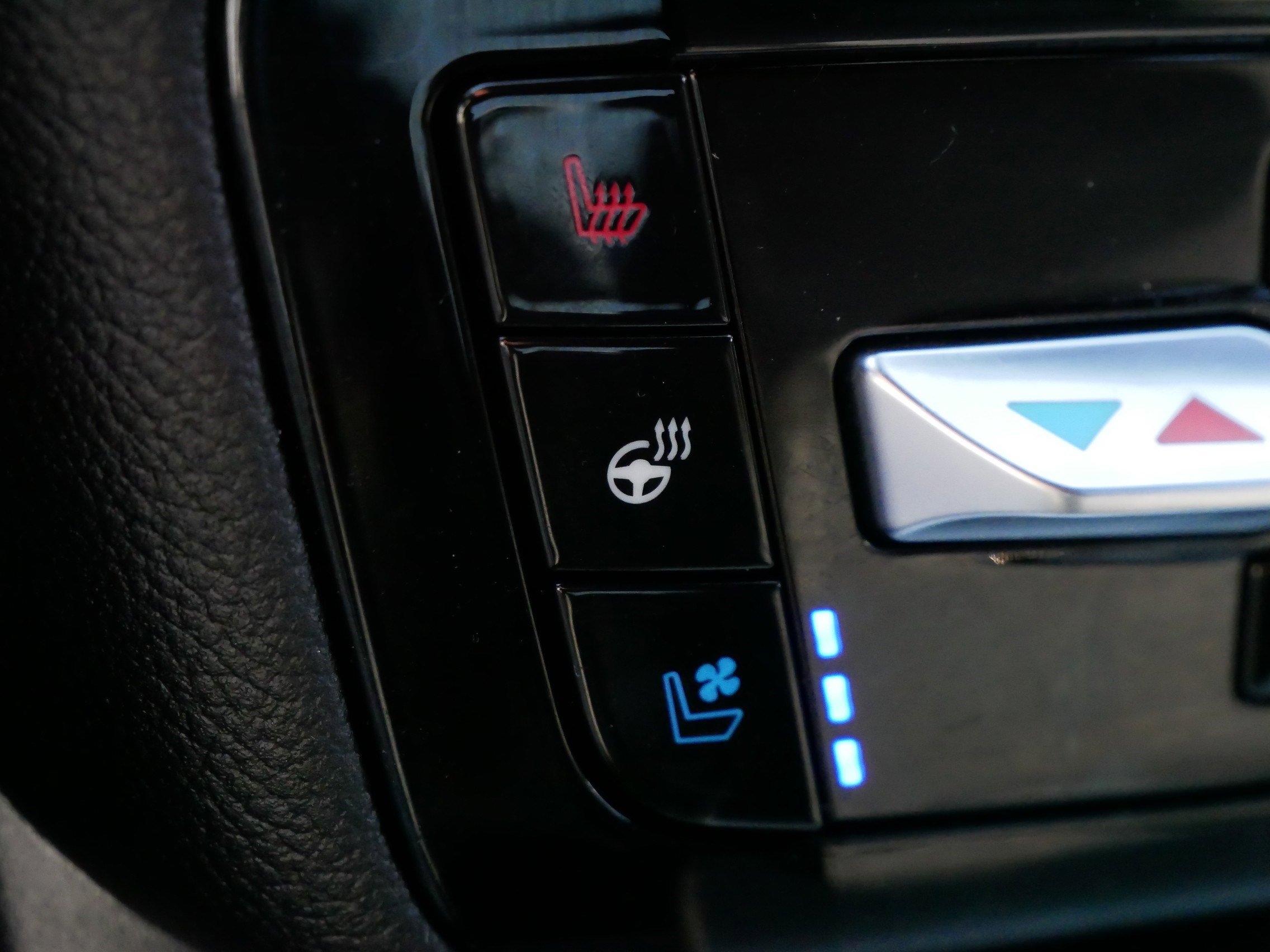 2023 Ford Explorer ST photo 26
