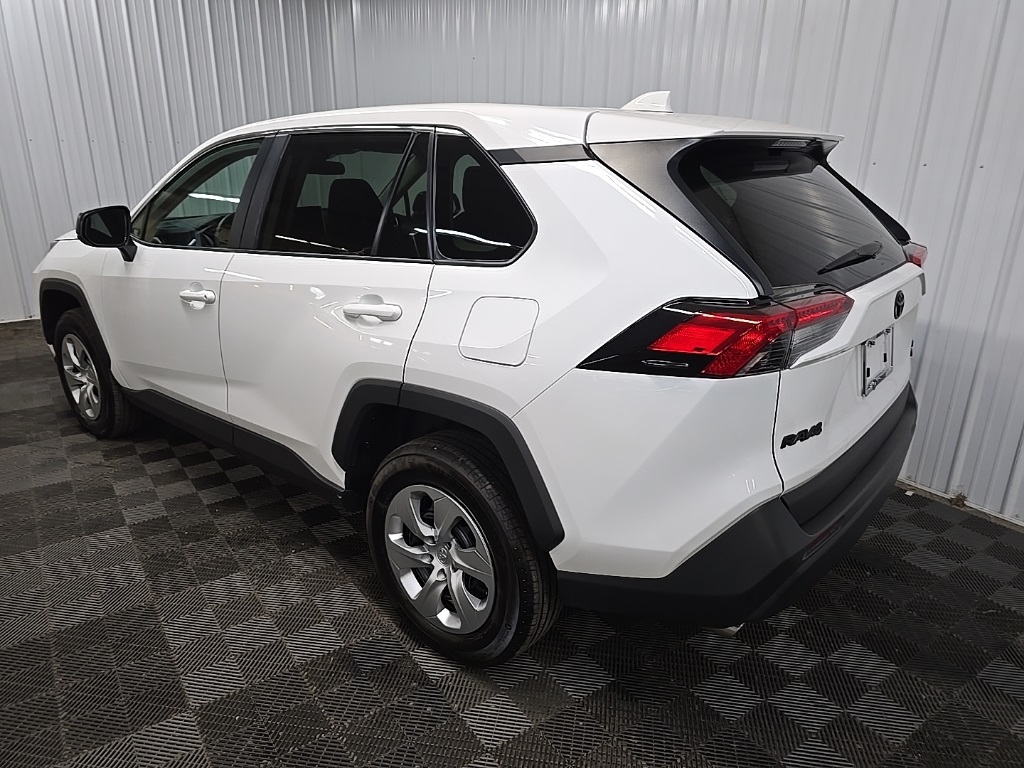 2023 Toyota RAV4 LE photo 9