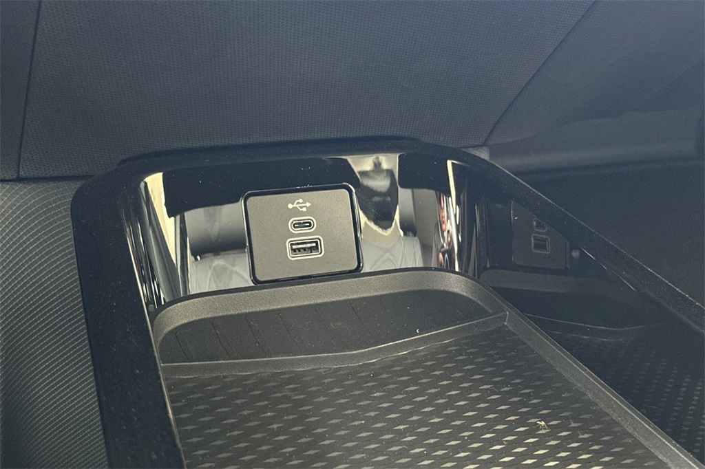 2025 Ford Mustang Mach-E Select photo 19