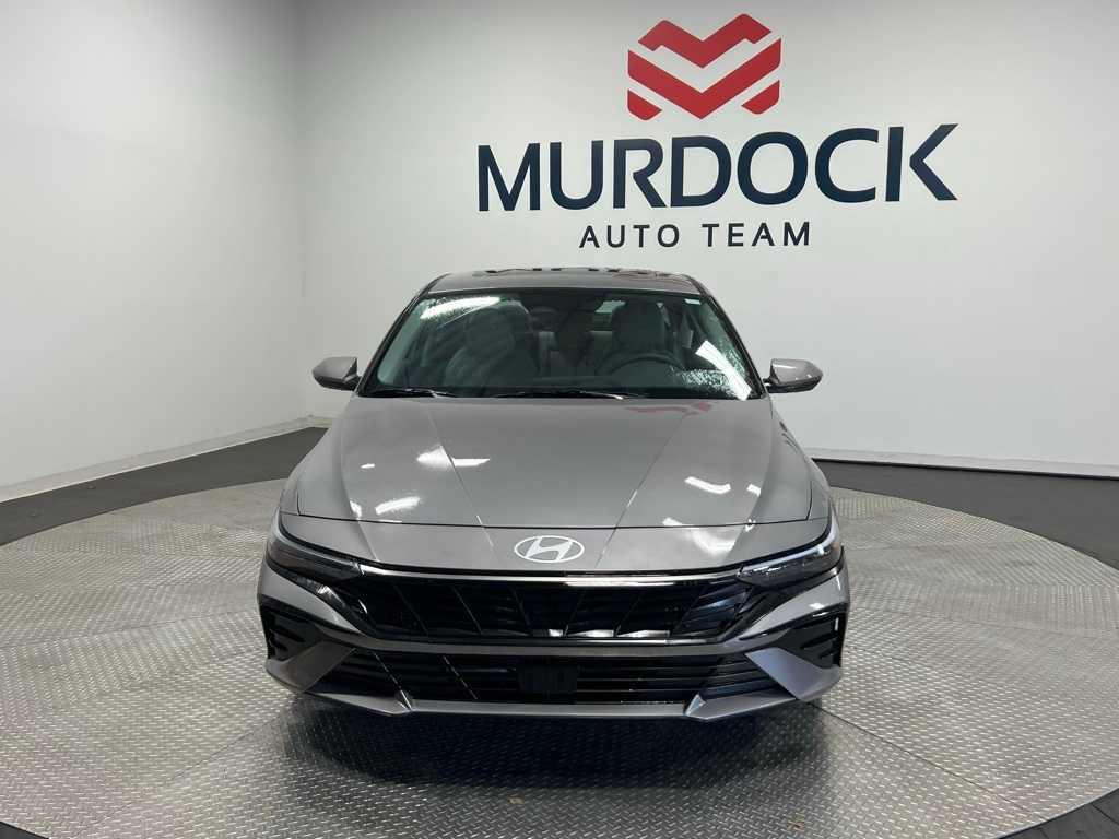 2025 Hyundai Elantra Limited photo 4