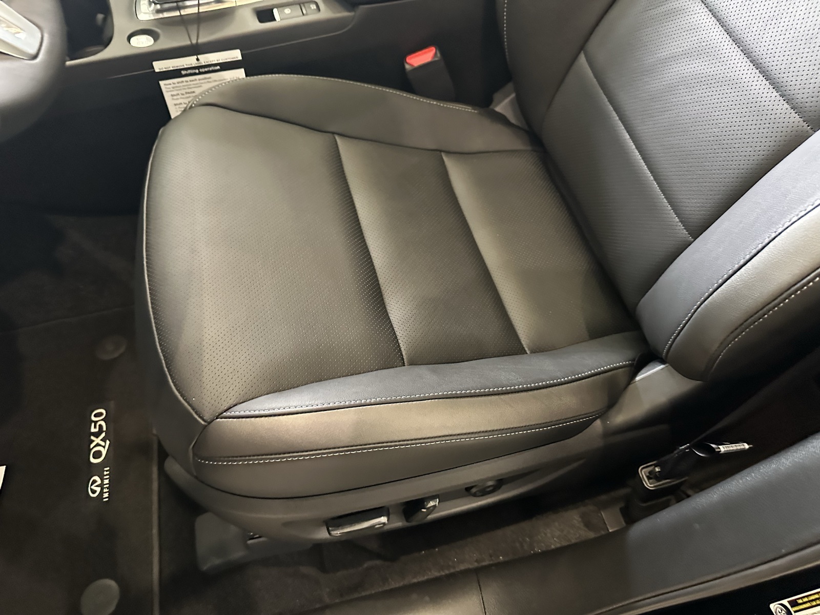 2025 Infiniti QX50 Luxe AWD photo 13