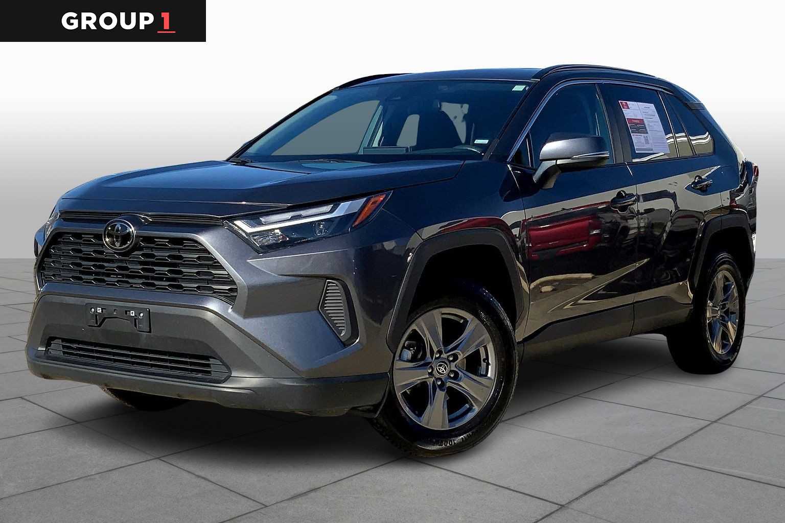 2024 Toyota RAV4 XLE's photo