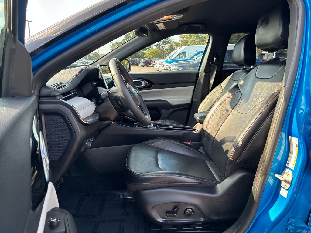 2023 Jeep Compass Limited photo 9