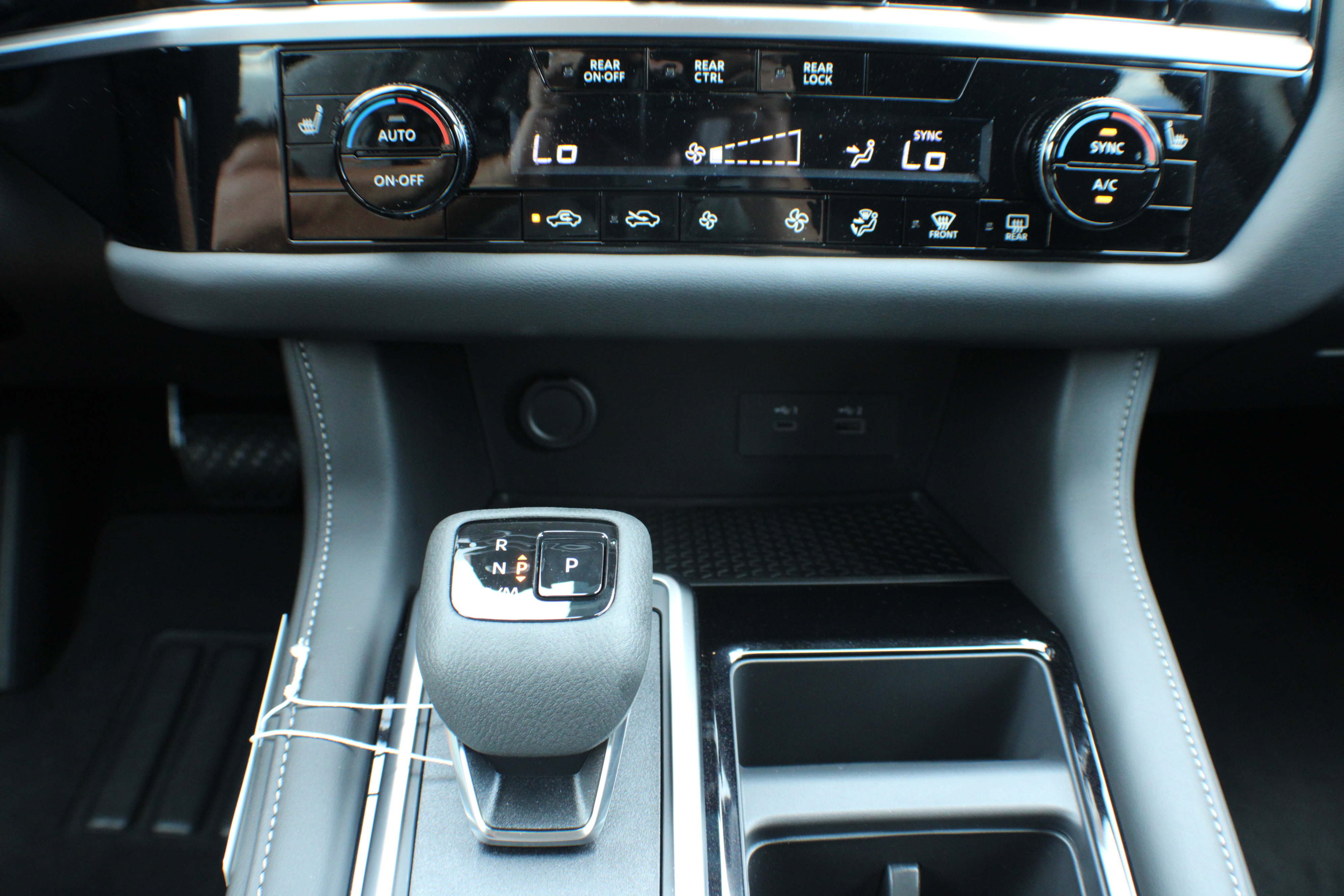 2025 Nissan Pathfinder SV photo 4