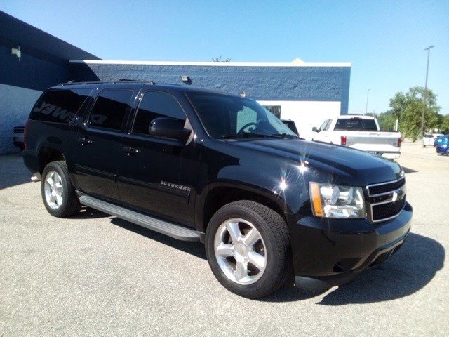 2014 Chevrolet Suburban LT photo 4