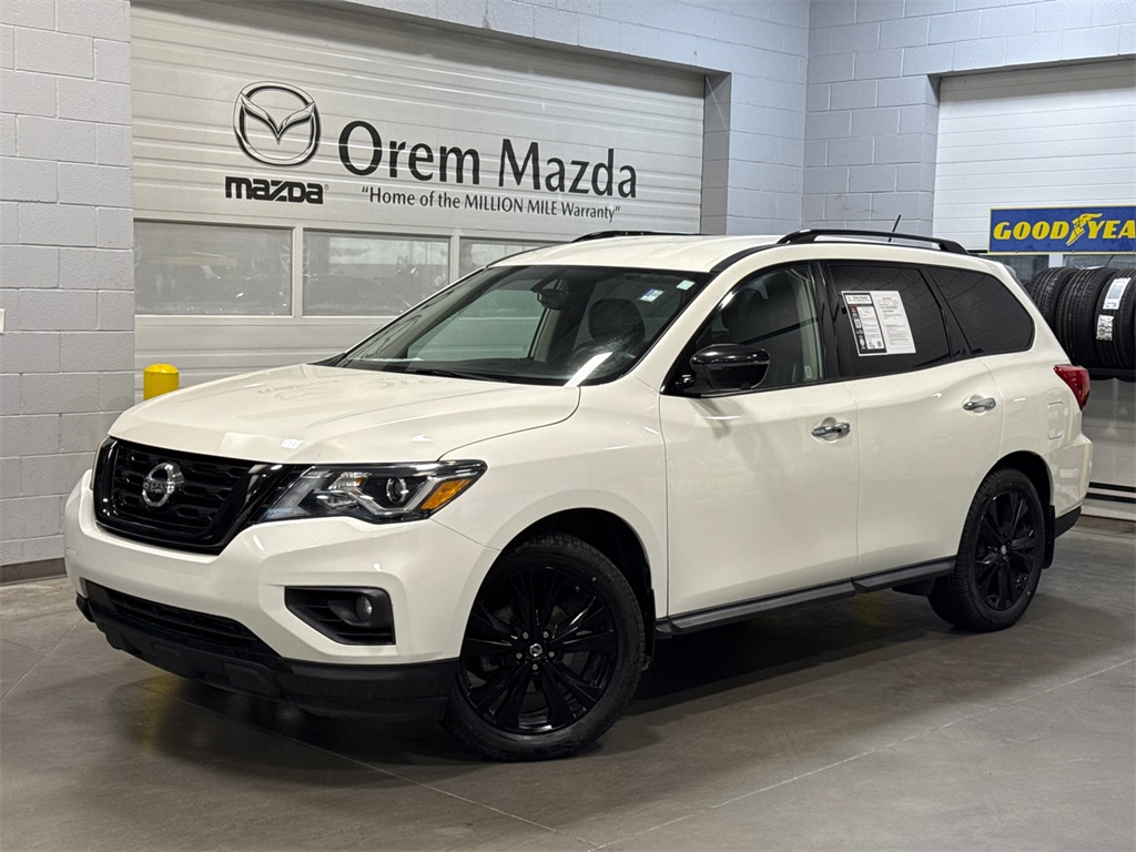 2018 Nissan Pathfinder SL's photo