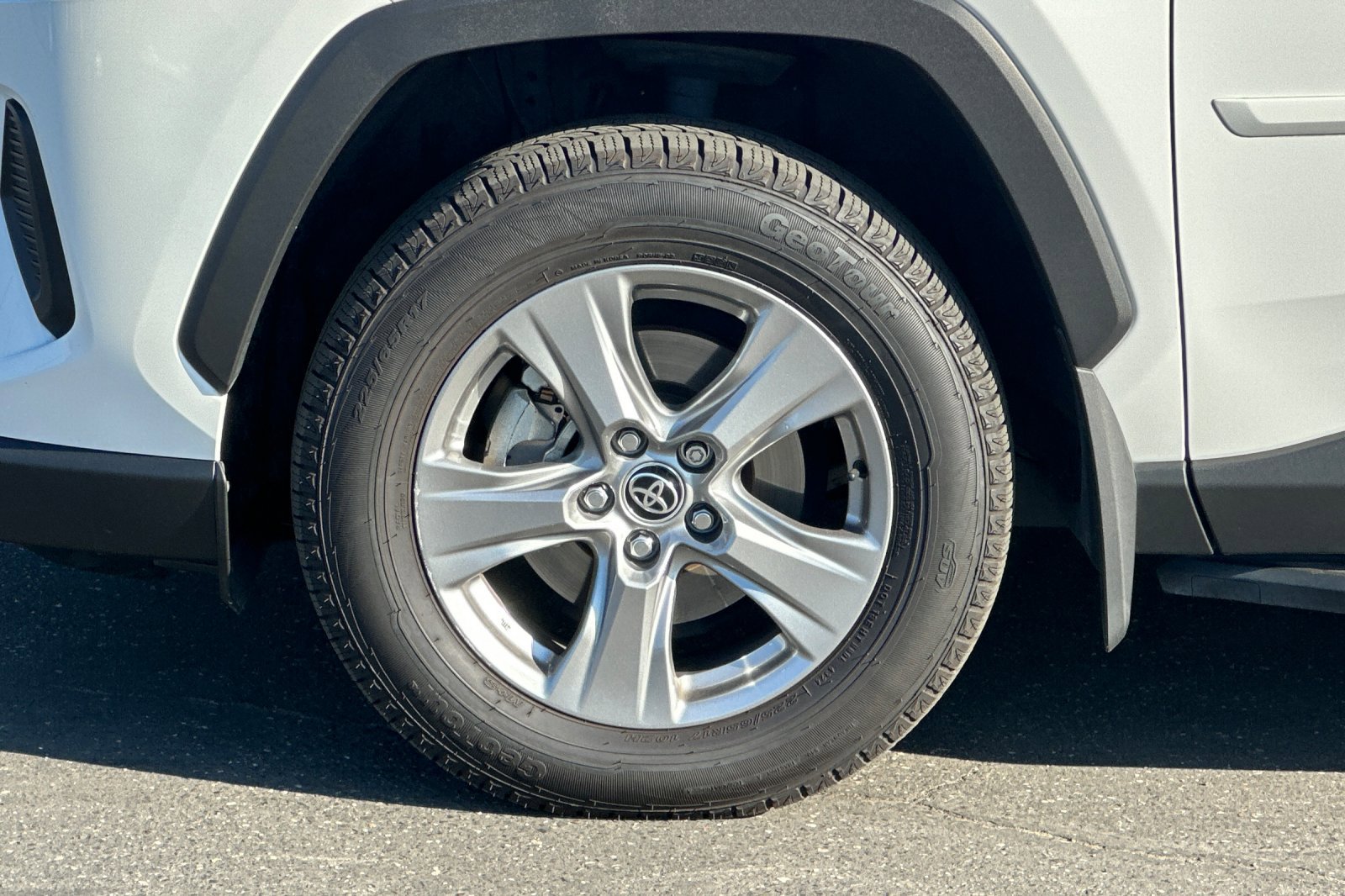 2023 Toyota RAV4 Hybrid LE photo 24