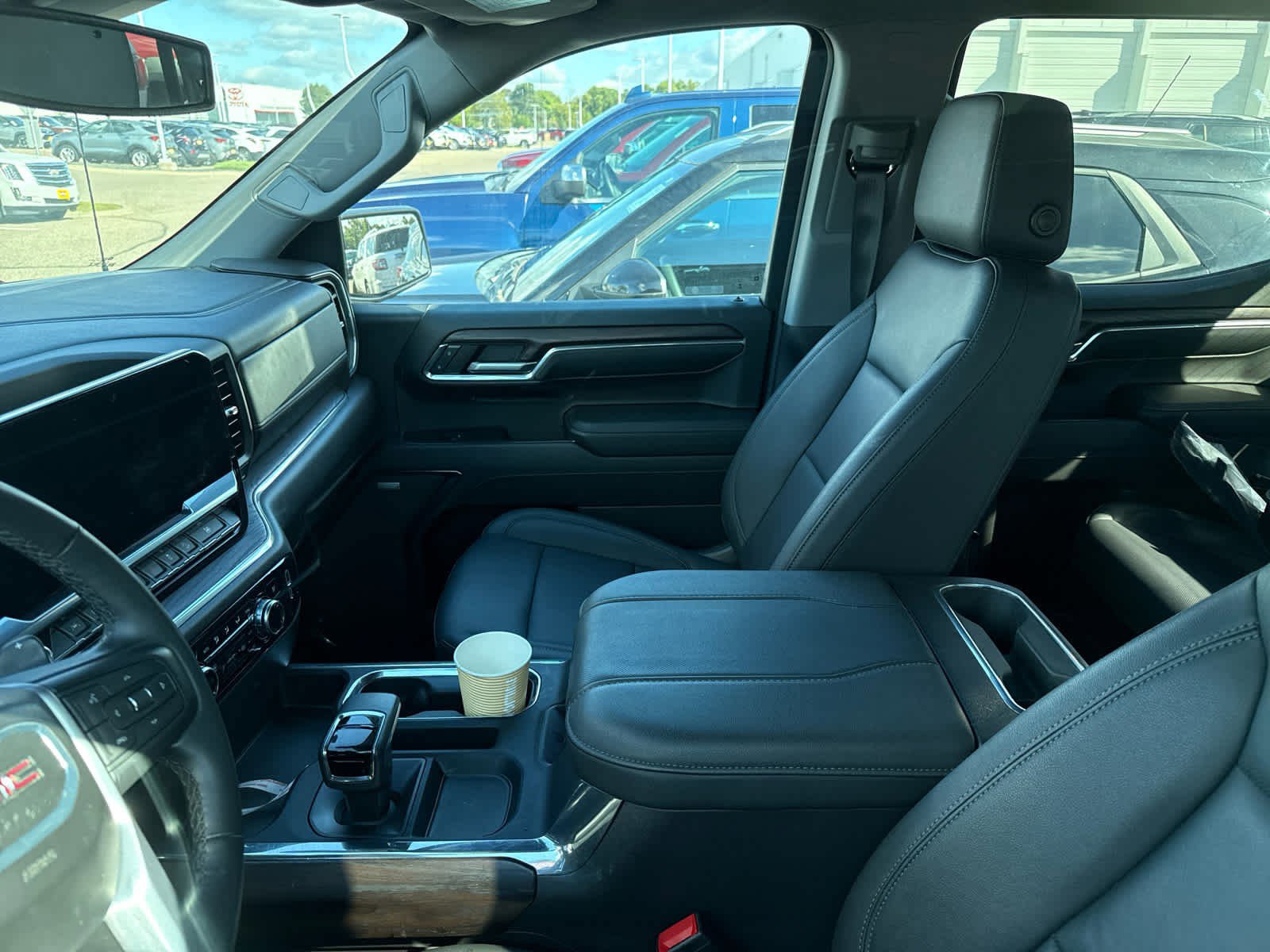 2024 Gmc Sierra 1500 SLT photo 4