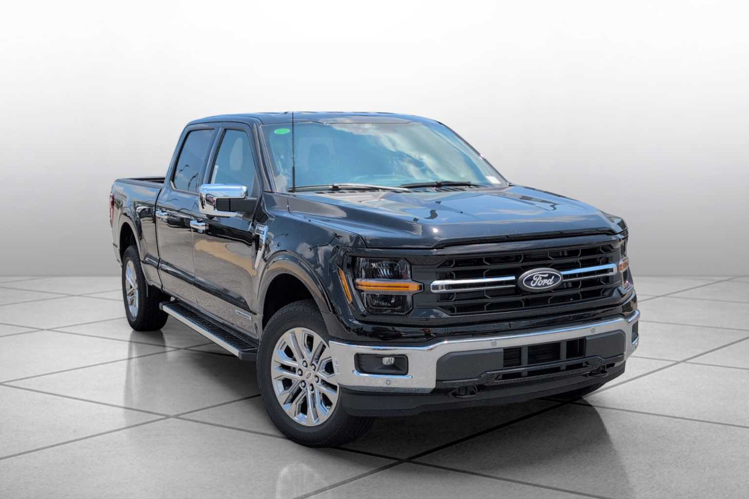 2025 Ford F-150 XLT photo 3