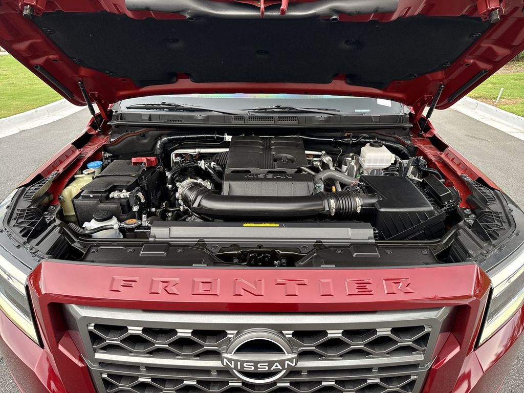 2024 Nissan Frontier SL photo 25