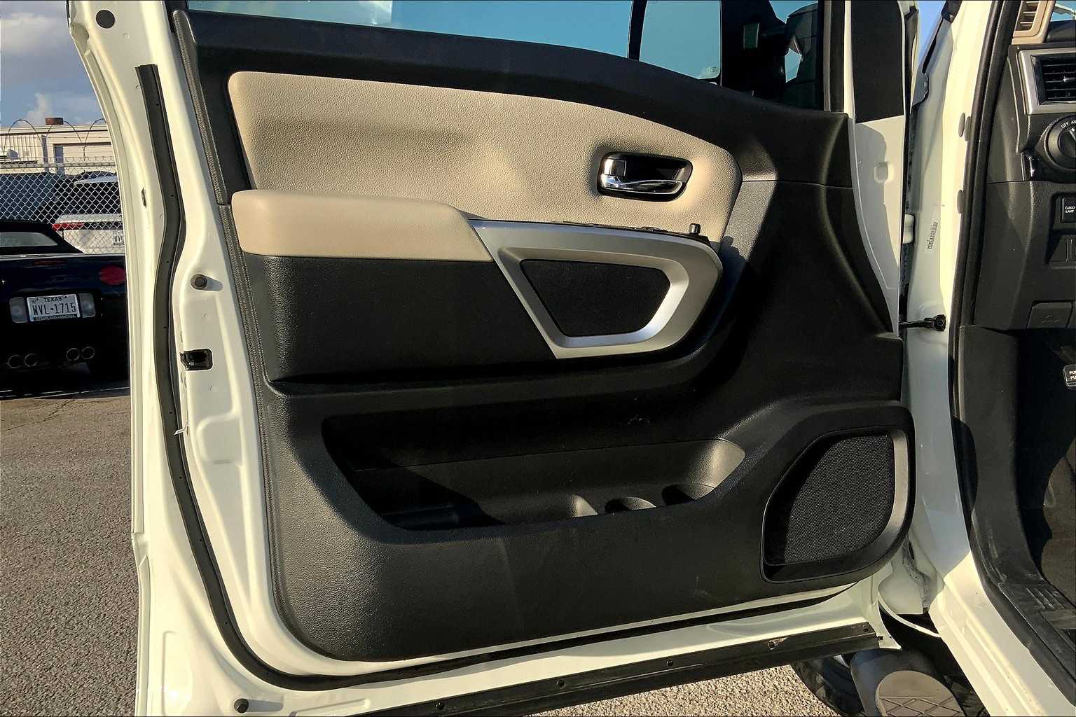 2020 Nissan Titan SV photo 16