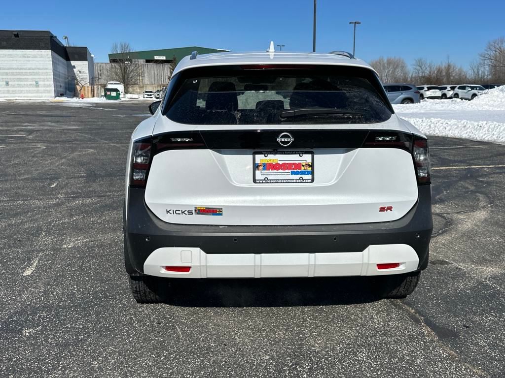 2025 Nissan Kicks SR photo 3