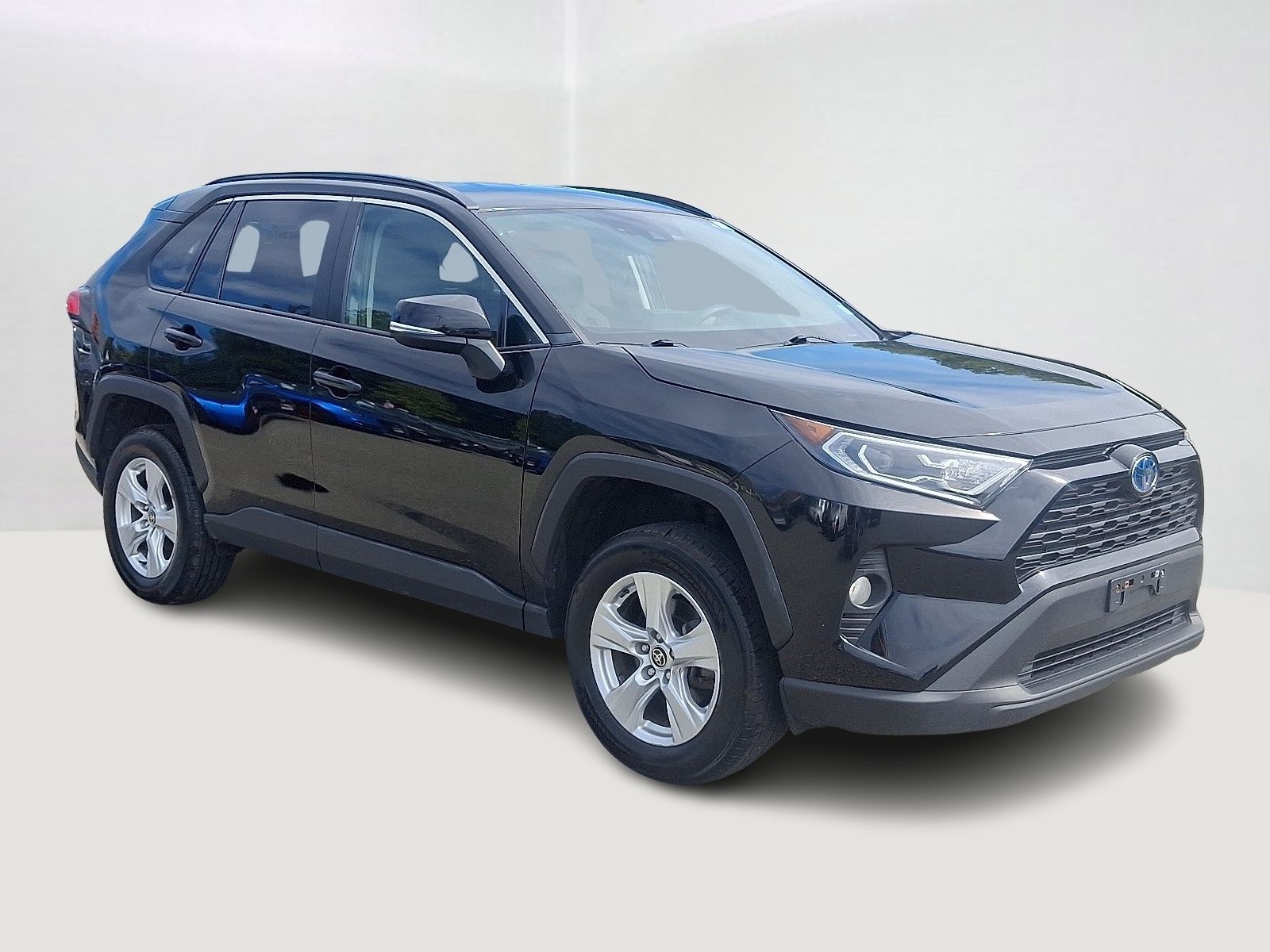 2021 Toyota RAV4 Hybrid XLE photo 3