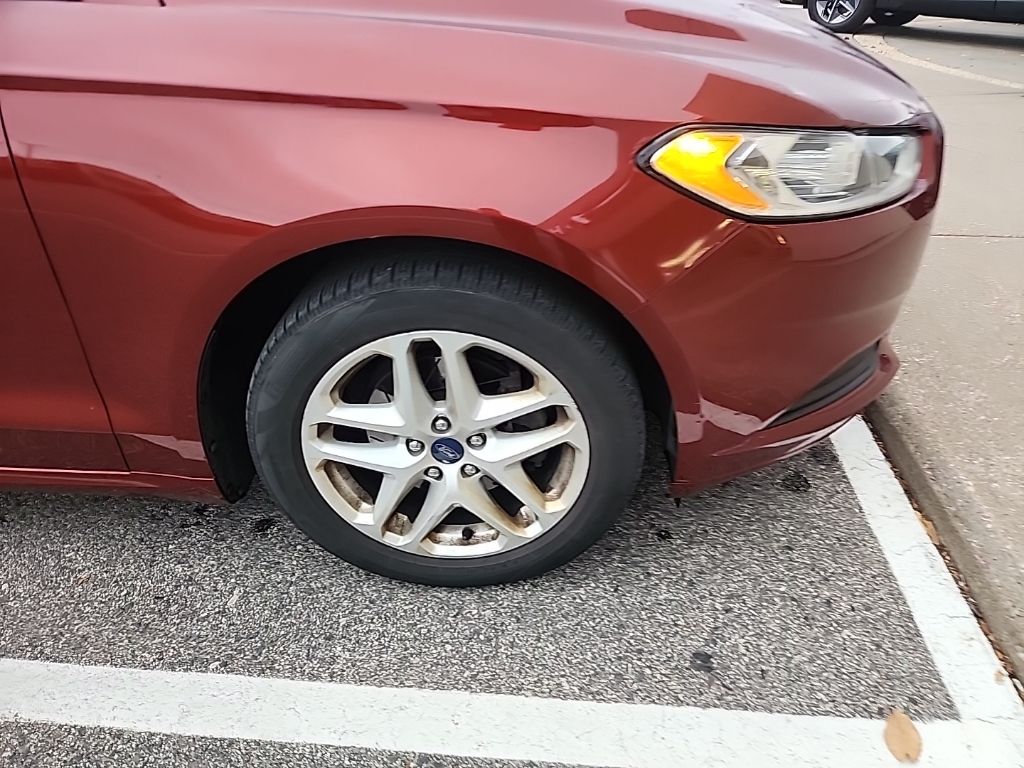2014 Ford Fusion SE photo 2