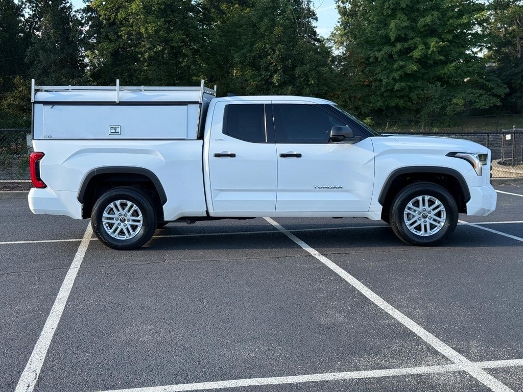 2022 Toyota Tundra SR5's photo