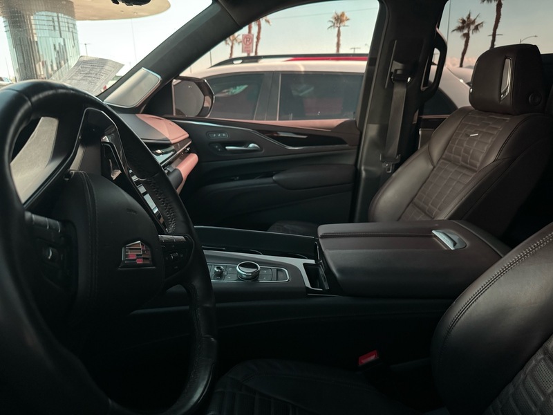 2024 Cadillac Escalade Premium Luxury Platinum photo 3