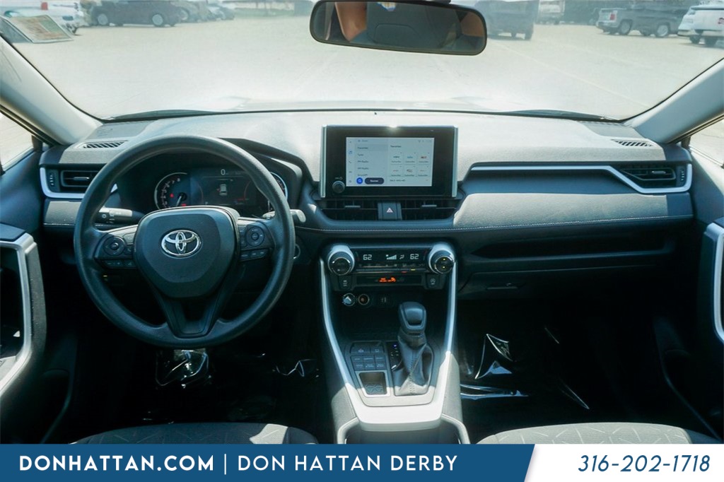 2024 Toyota RAV4 XLE photo 3