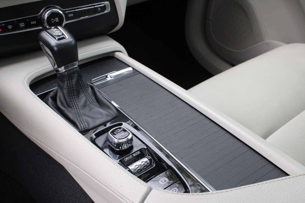 2020 Volvo XC90 T5 Momentum photo 20