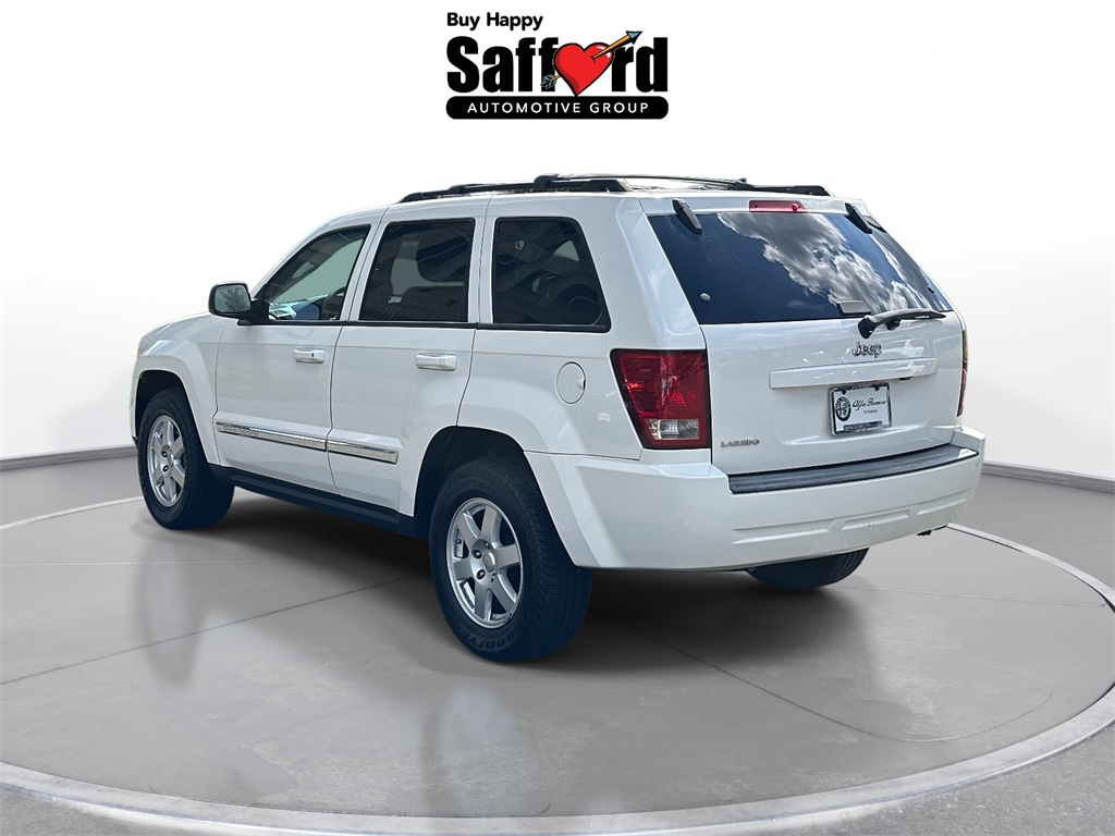 2010 Jeep Grand Cherokee Laredo photo 2