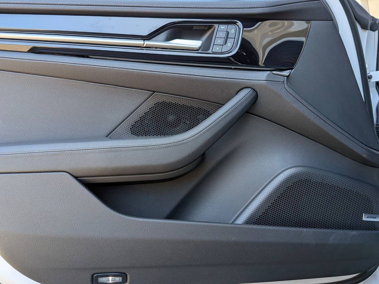 2025 Porsche Panamera Base photo 12