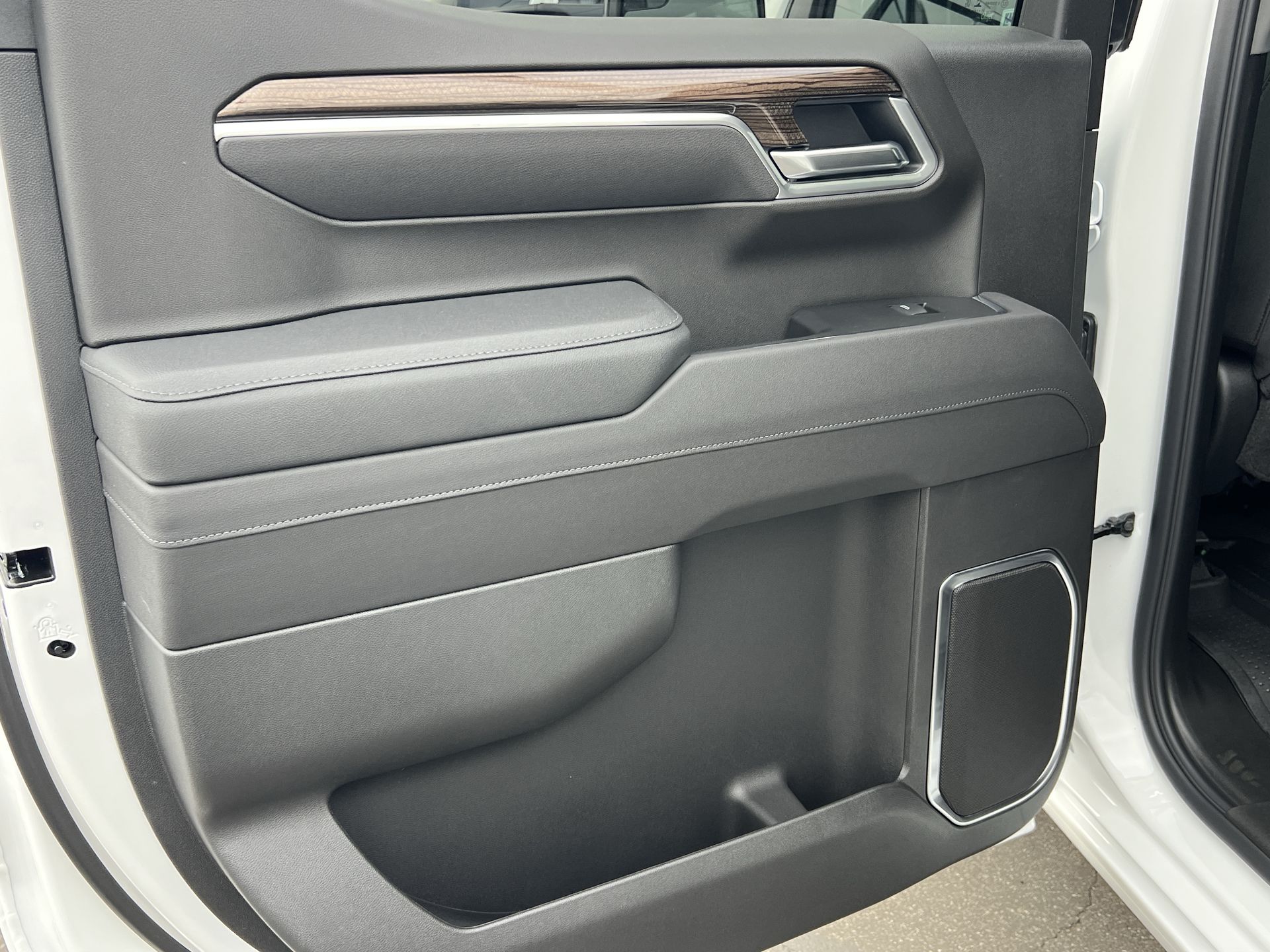 2026 Chevrolet Silverado 1500 RST photo 21