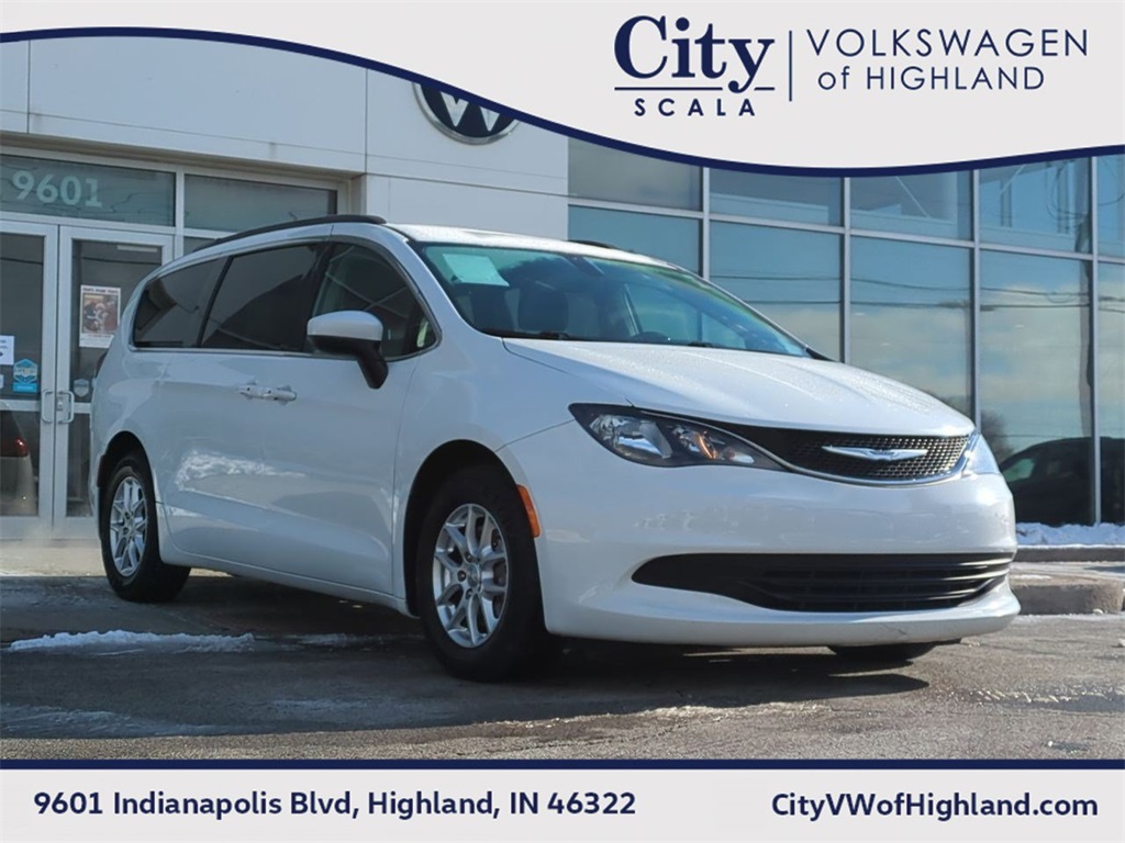 2020 Chrysler Voyager's photo