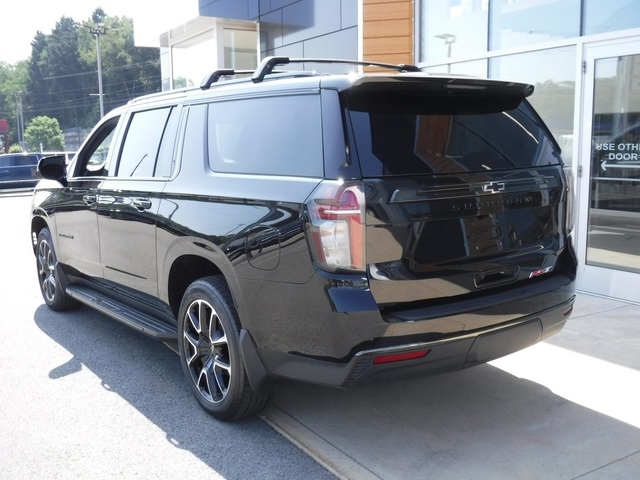 2022 Chevrolet Suburban RST photo 10