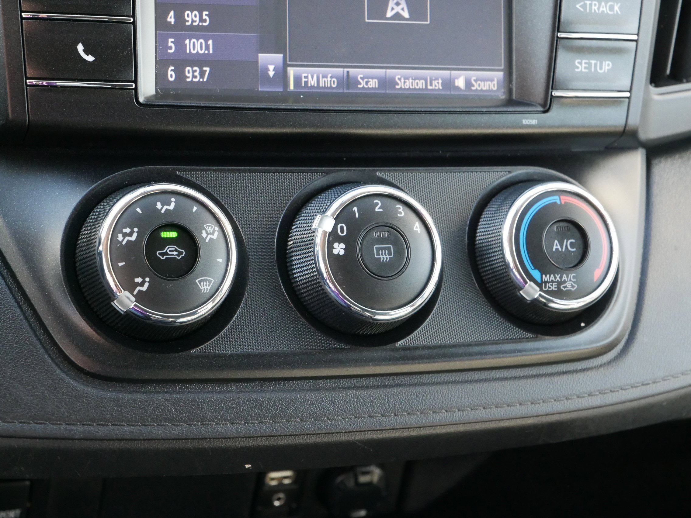 2016 Toyota RAV4 LE photo 20