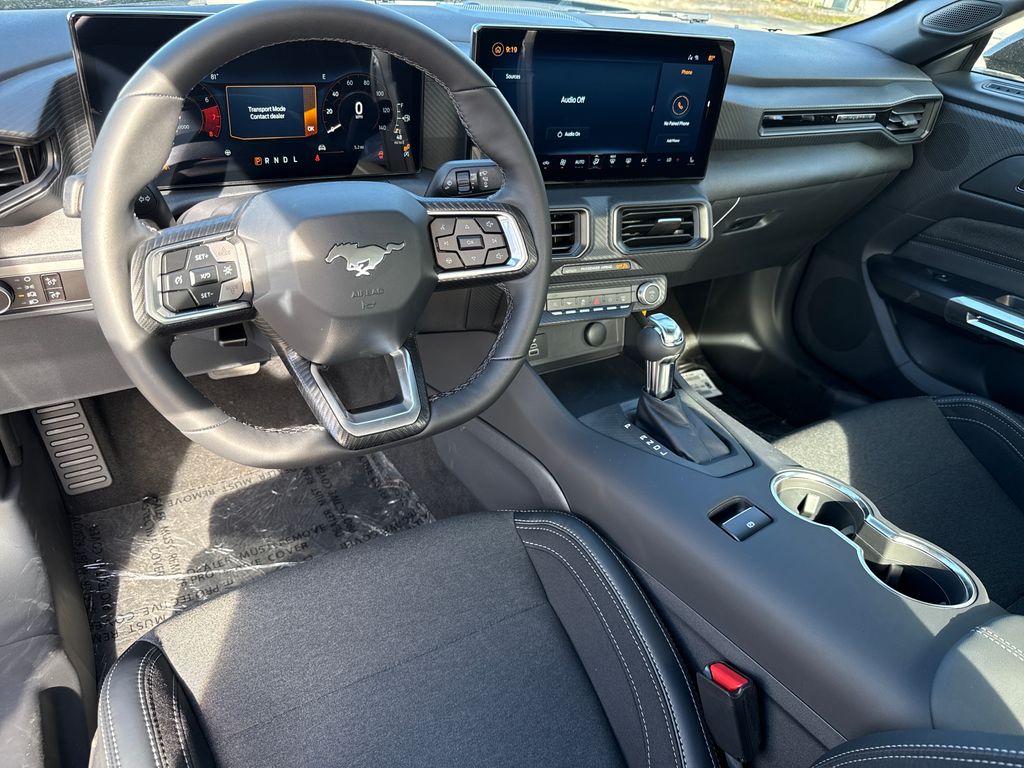 2025 Ford Mustang EcoBoost photo 4