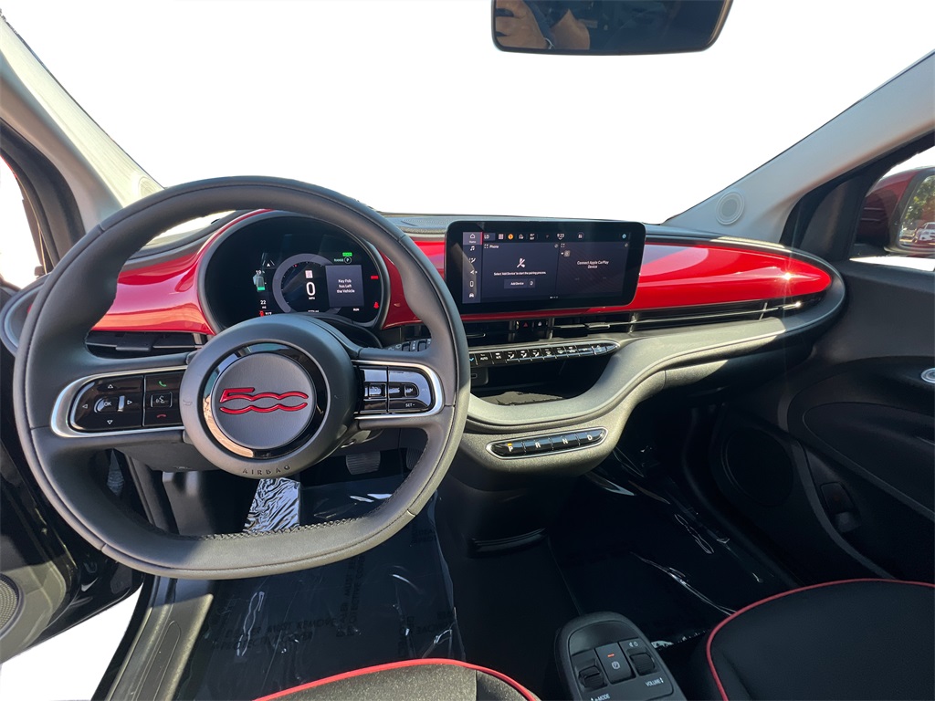 2024 Fiat 500e Red photo 17